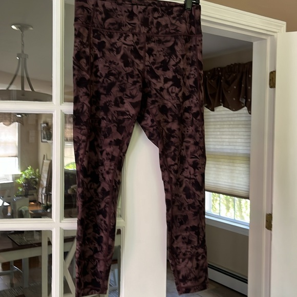 Lululemon leggings size 10 - Picture 3 of 5